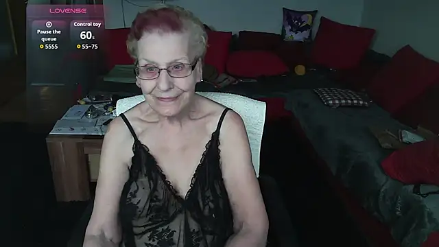 HeisseomaOriginal online show from November 23, 2025, 8:14 am