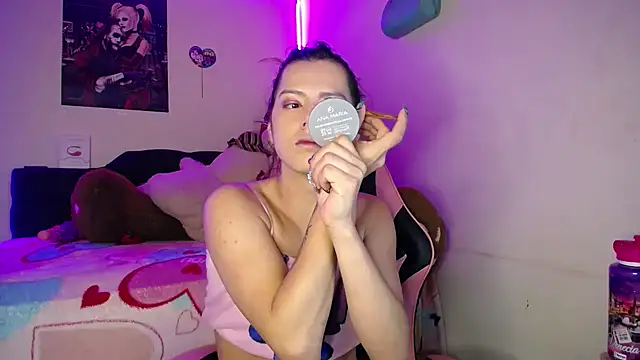 yuliana 19 online show from December 17, 2025, 12:11 pm