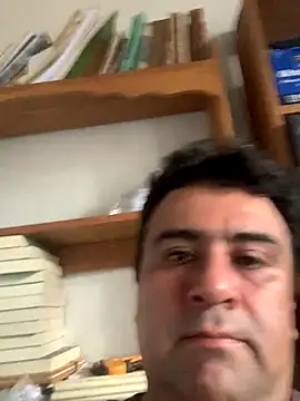 Snapshot of EmilianoGt chatting on October 1, 2025, 9:43 pm EmilianoGt online show from October 1, 2025, 9:43 pm