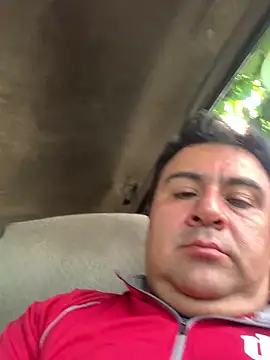 Snapshot of EmilianoGt chatting on October 16, 2025, 8:32 pm EmilianoGt online show from October 16, 2025, 8:32 pm