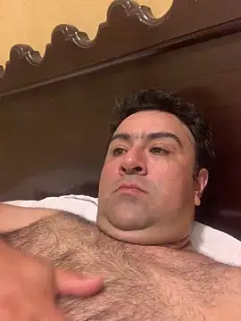 Snapshot of EmilianoGt chatting on October 28, 2025, 5:48 pm EmilianoGt online show from October 28, 2025, 5:48 pm