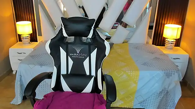 Linda4Petite online show from September 16, 2025, 6:31 pm