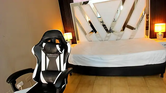 Linda4Petite online show from January 13, 2026, 6:46 pm