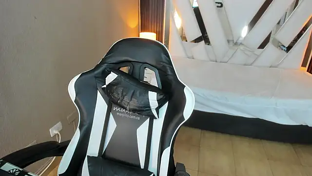 Linda4Petite online show from April 21, 2026, 6:01 pm