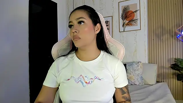 CameronCollins  online show from November 21, 2025, 7:34 pm