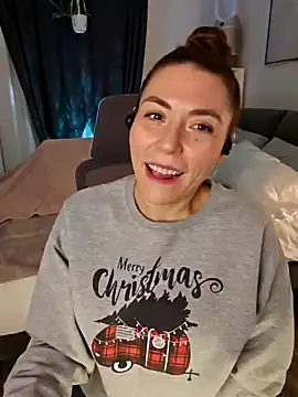 Ellie-L-Elizabeth online show from December 16, 2024, 2:36 am