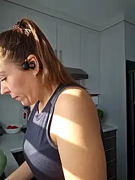 Ellie-L-Elizabeth online show from January 28, 2025, 4:30 pm