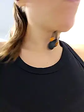 Ellie-L-Elizabeth online show from February 3, 2025, 5:14 pm