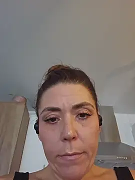 Ellie-L-Elizabeth online show from October 17, 2025, 4:31 pm