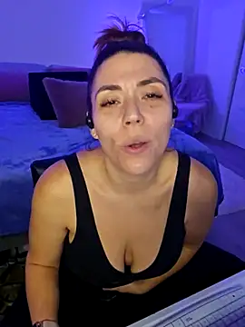 Ellie-L-Elizabeth online show from November 6, 2025, 4:02 am