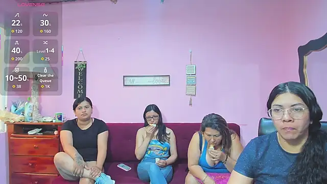 lesbiancuple online show from November 13, 2025, 1:21 pm