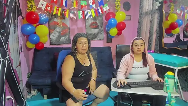 lesbiancuple online show from June 19, 2026, 12:20 pm