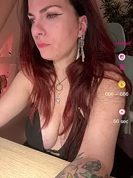 LunaMoongirl online show from June 1, 2026, 9:16 pm