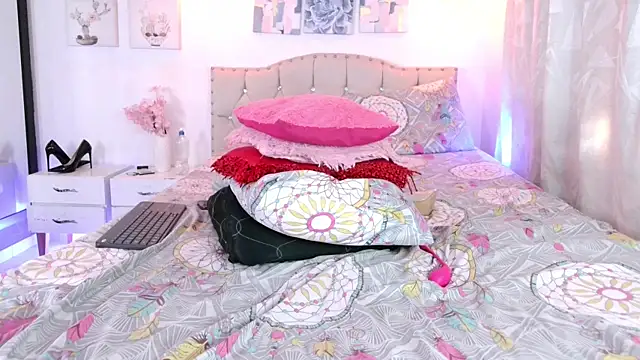 Dulce Morrys online show from March 4, 2025, 9:00 pm