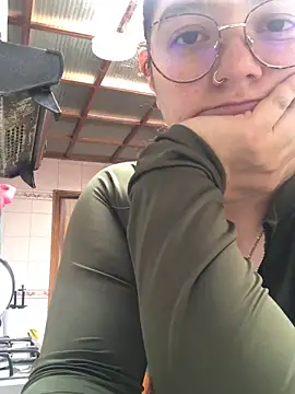 kayortiiz online show from March 15, 2025, 6:21 pm