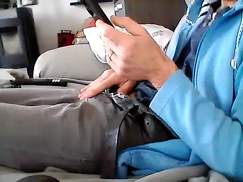 Snapshot of mickzizi chatting on March 7, 2025, 7:30 am mickzizi online show from March 7, 2025, 7:30 am