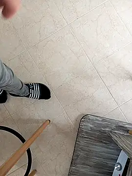 Snapshot of mickzizi chatting on March 10, 2025, 8:15 am mickzizi online show from March 10, 2025, 8:15 am