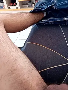 mickzizi online show from April 8, 2026, 9:42 am