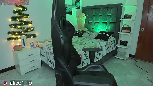 candy alicee online show from December 10, 2024, 1:55 pm