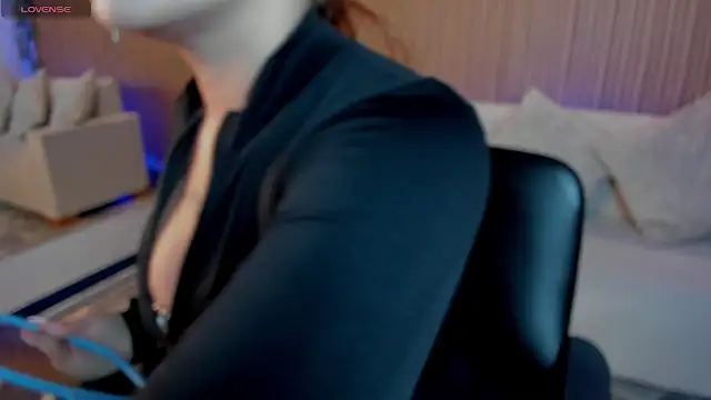 kimbrownn online show from September 18, 2025, 12:29 pm