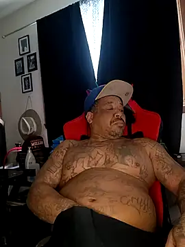 yellowwetfox online show from February 2, 2025, 4:43 pm