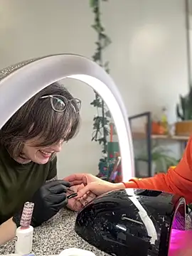 annablisss online show from February 18, 2025, 5:21 pm