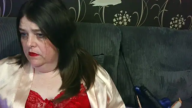 HouseWifeWhore Milf online show from April 10, 2026, 11:31 pm