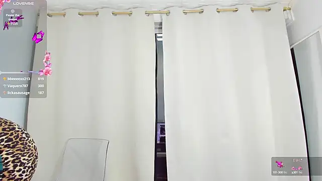 Snapshot of Sarabecker chatting on December 5, 2024, 3:17 pm Sarabecker online show from December 5, 2024, 3:17 pm