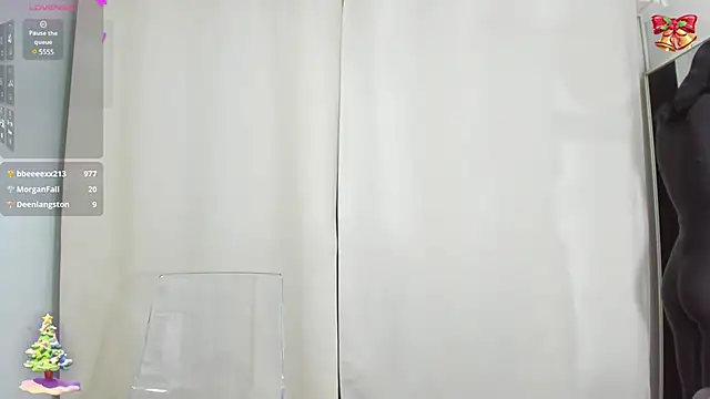 Snapshot of Sarabecker chatting on December 23, 2024, 3:23 pm Sarabecker online show from December 23, 2024, 3:23 pm