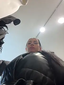 CrazzyChicks online show from March 22, 2026, 5:11 am