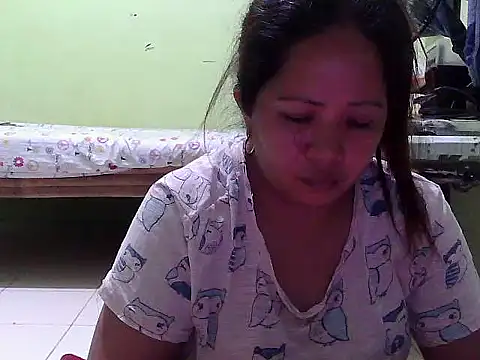 Snapshot of sweetlady_pinay chatting on March 8, 2025, 10:43 am sweetlady pinay online show from March 8, 2025, 10:43 am