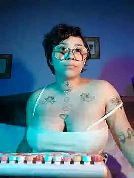 Snapshot of Lilmuh_ chatting on December 15, 2024, 3:34 am Lilmuh online show from December 15, 2024, 3:34 am