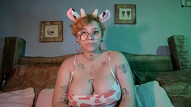 Snapshot of Lilmuh_ chatting on January 29, 2025, 2:40 am Lilmuh online show from January 29, 2025, 2:40 am