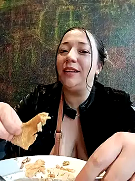 isabella rossse online show from March 6, 2025, 8:37 pm