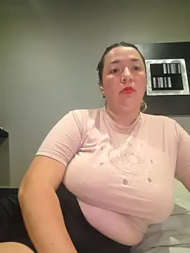 Snapshot of isabella_rossse chatting on March 3, 2026, 8:26 pm isabella rossse online show from March 3, 2026, 8:26 pm