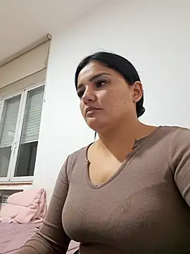 Snapshot of laura_dirtyhot chatting on January 2, 2025, 9:28 pm laura dirtyhot online show from January 2, 2025, 9:28 pm