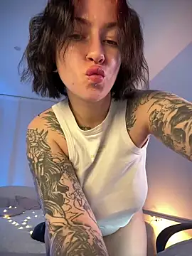 Snapshot of IvyHoney chatting on January 12, 2025, 10:34 am IvyHoney online show from January 12, 2025, 10:34 am