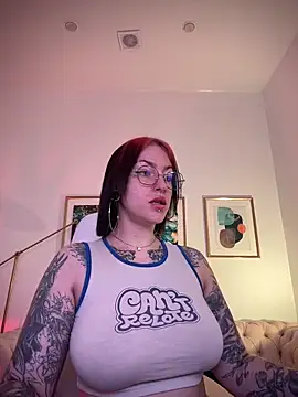 Snapshot of IvyHoney chatting on January 17, 2025, 6:47 am IvyHoney online show from January 17, 2025, 6:47 am