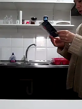 Moi Lina online show from November 5, 2025, 2:06 pm