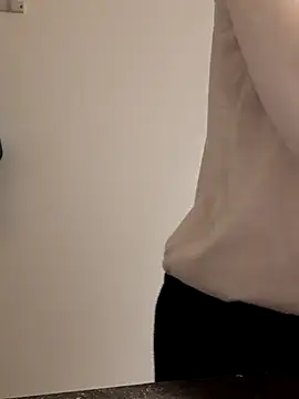 Moi Lina online show from December 22, 2025, 2:14 pm