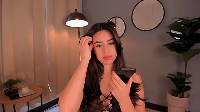 Snapshot of LiaPearce chatting on December 17, 2024, 12:54 pm LiaPearce online show from December 17, 2024, 12:54 pm
