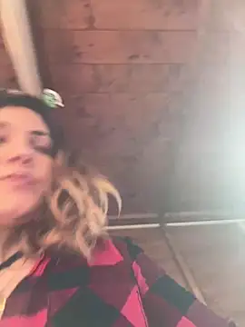 Snapshot of DaisyVibesss chatting on December 23, 2024, 2:07 pm DaisyVibesss online show from December 23, 2024, 2:07 pm