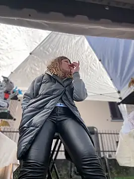 Snapshot of DaisyVibesss chatting on February 2, 2025, 9:30 am DaisyVibesss online show from February 2, 2025, 9:30 am