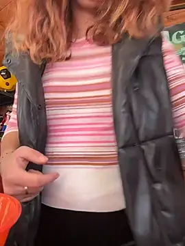 DaisyVibesss online show from December 20, 2025, 10:33 am