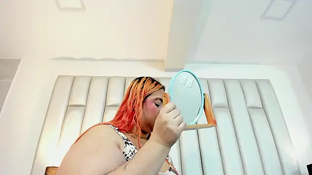 aandreaperez online show from October 24, 2025, 11:39 am