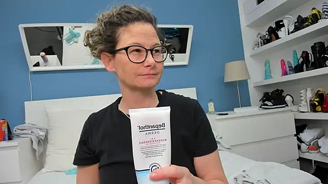 izzy-mendosa online show from March 9, 2025, 7:05 pm