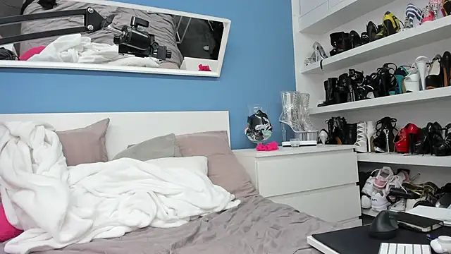 Snapshot of izzy-mendosa chatting on January 8, 2026, 6:16 am izzy-mendosa online show from January 8, 2026, 6:16 am