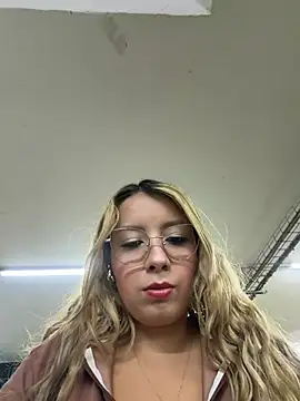 ValeriaHot69 online show from May 8, 2026, 3:39 pm