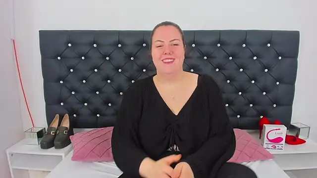 Snapshot of EvaLick chatting on December 20, 2024, 9:32 am EvaLick online show from December 20, 2024, 9:32 am