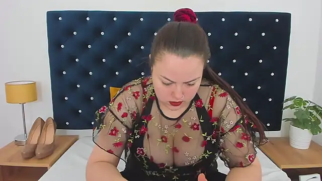 Snapshot of EvaLick chatting on February 19, 2025, 6:33 am EvaLick online show from February 19, 2025, 6:33 am